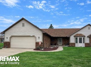 6112 Oak Creek Dr, Swartz Creek, MI