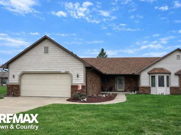 6112 Oak Creek Dr, Swartz Creek, MI 48473