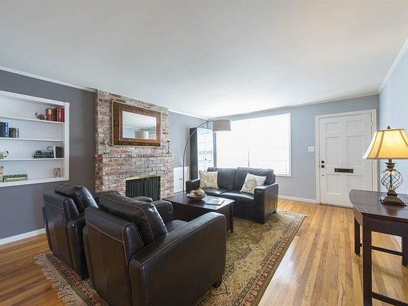 2nd image of 1118 Villa Ave