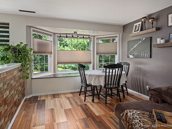 3rd image of 511 E Victoria Cir
