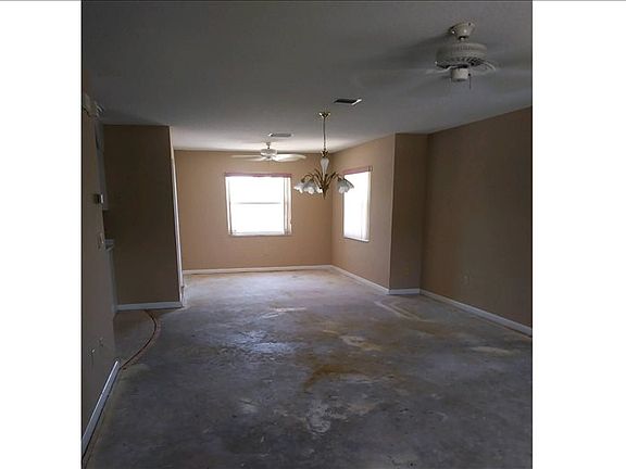 4th image of 1553 Walnut Ave