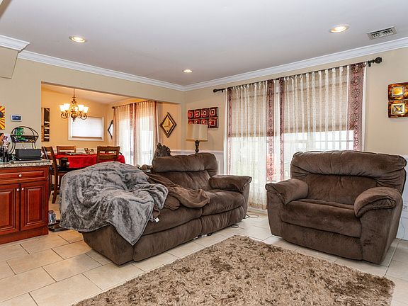 4th image of 77 Twig Ln