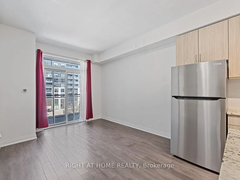 10 Meadowglen Pl — Photo 18