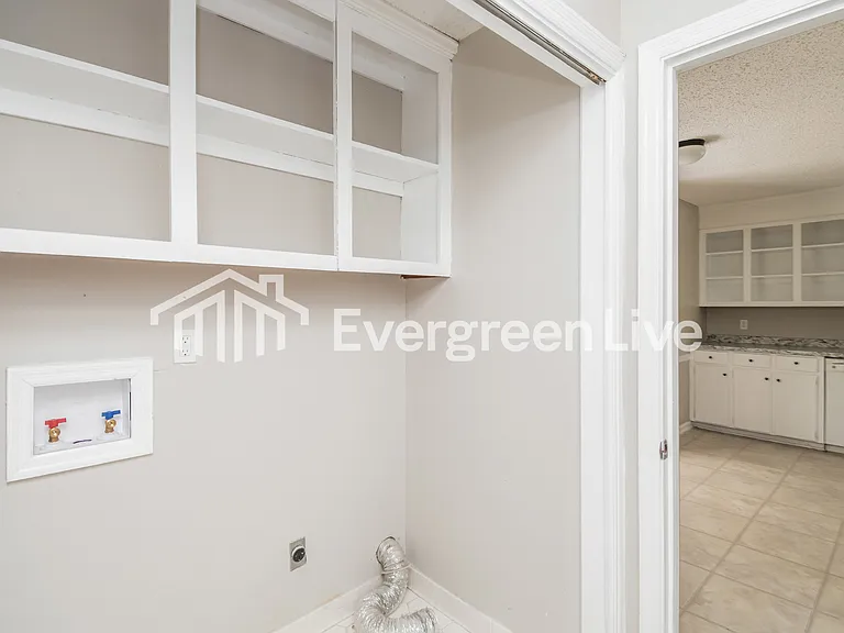 1029 Natchez Trl — Photo 5