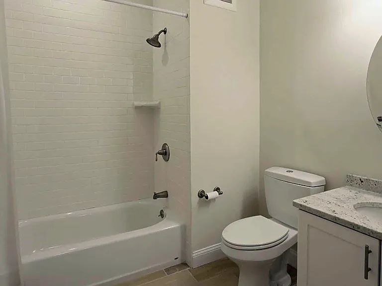 Edgewater Apartments — Photo 13