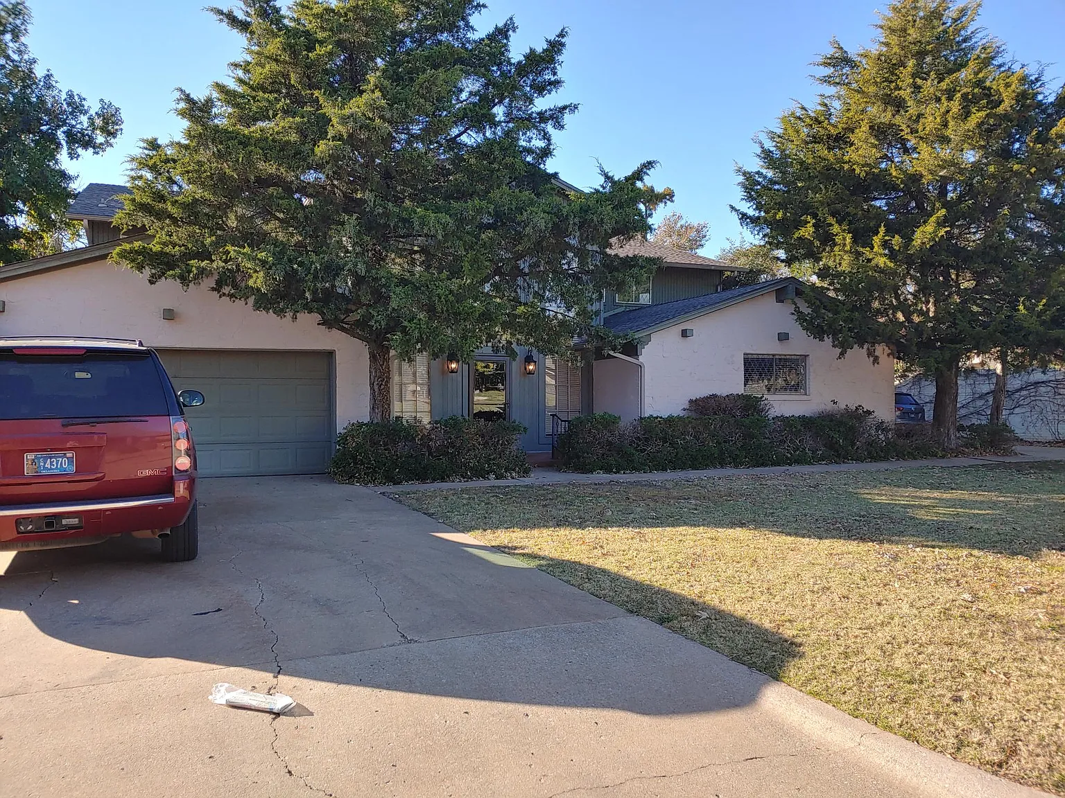 3 bed, 2800 sqft, $2,300 — Photo 2