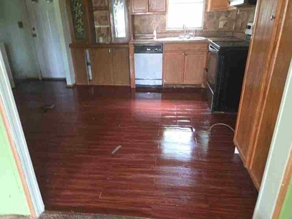 4th image of 140 Victoria Ln
