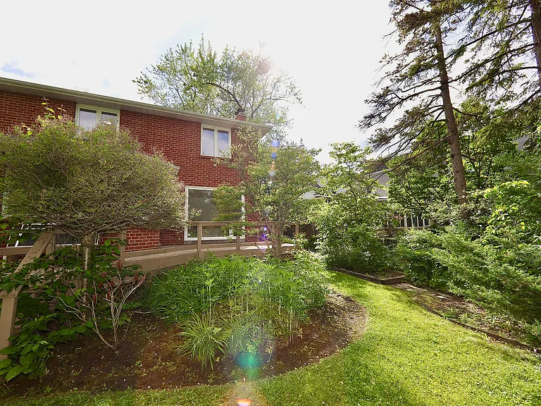 89 Yonge Blvd — Photo 42