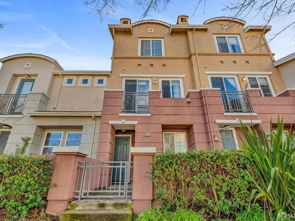 740 City Walk Pl APT 3, Hayward, CA 94541