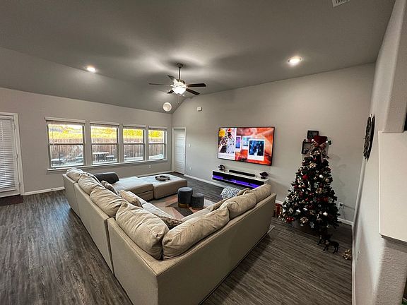 3rd image of 313 Miramar Ave