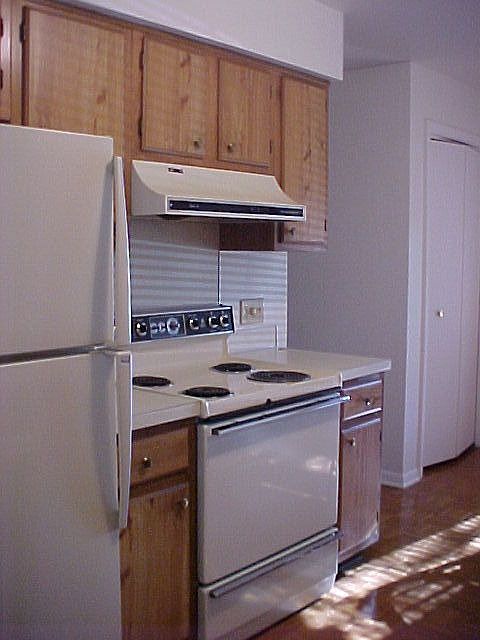 Big Kitchen w/appliances just waiting for you
