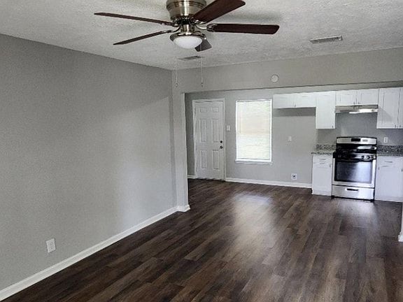 2nd image of 525 Alastair Dr