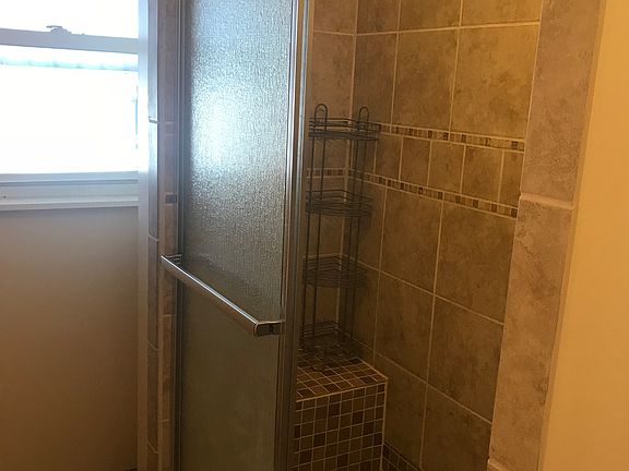 Upstairs bath/shower