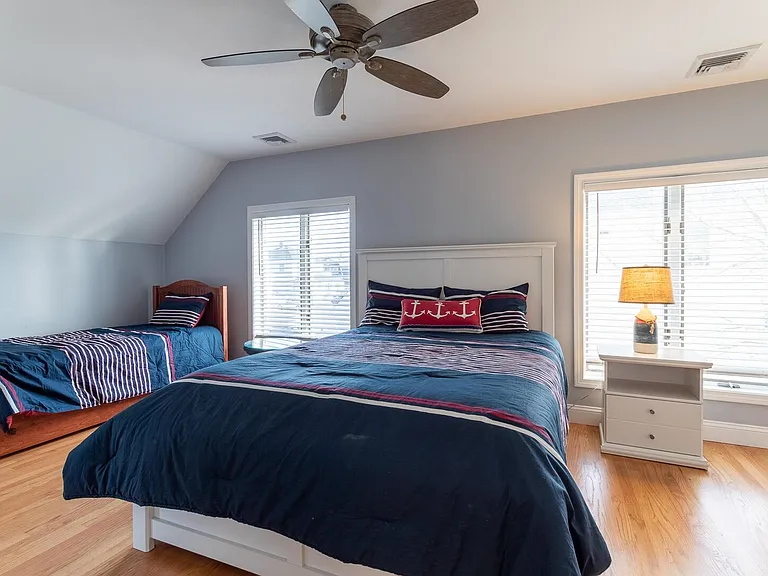 7 Lowell St — Photo 12
