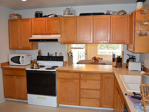3rd image of 1138 Bellevue Way SE