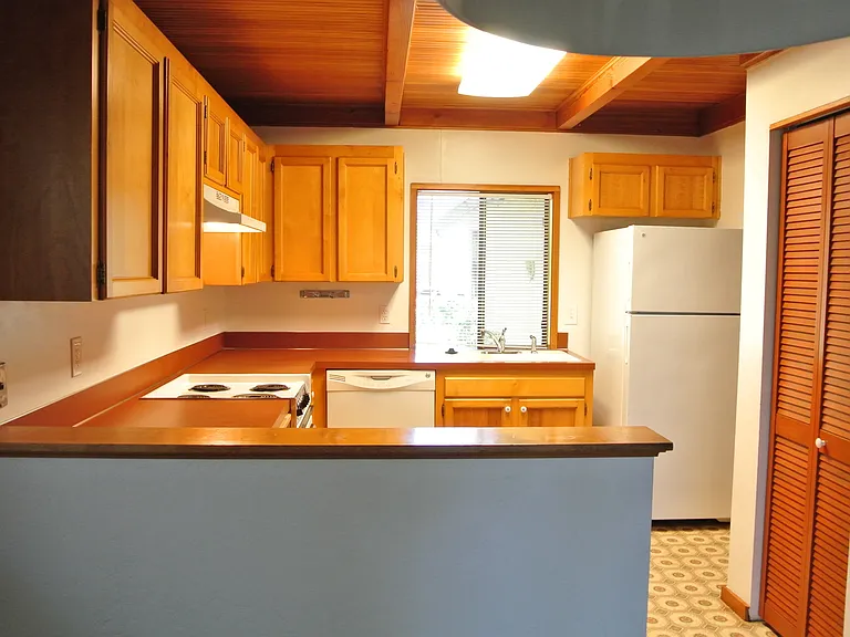 206 NE Powderhorn Dr — Photo 5