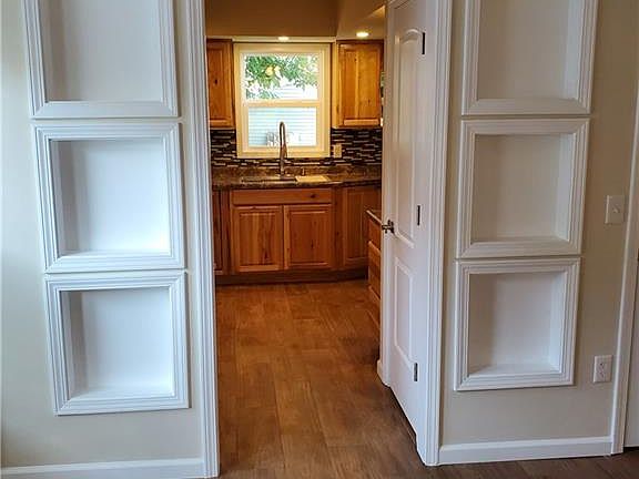 5th image of 2518 S Delaware St