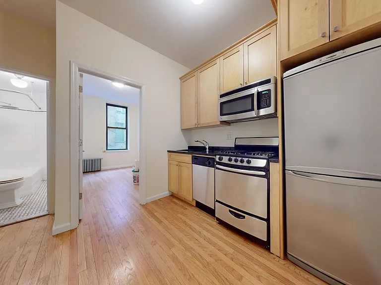 13 E 7th St #1 — Photo 9