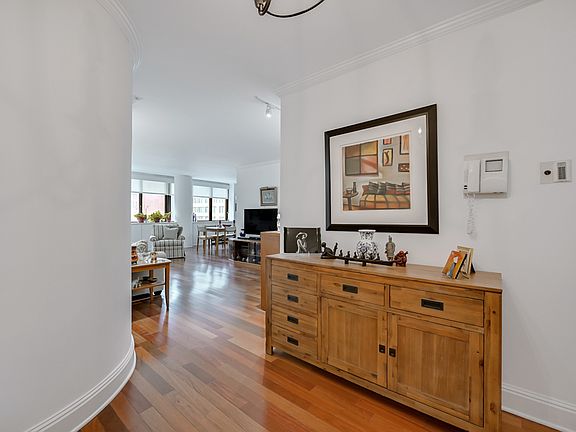 4th image of 245 E 93rd St APT 4C