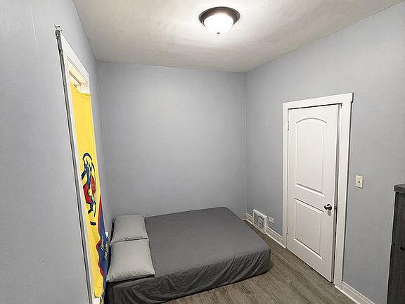 5th image of 8322 S Burnham Ave