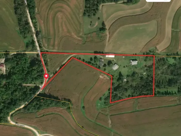 1653 Brady Dr, Waterville, IA 52170