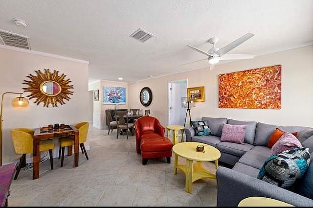1st image of 807 Palmetto Dr