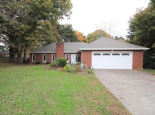 1016 Winesapp Dr, Kernersville, NC 27284