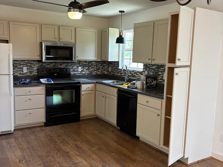 2708 Hackman St — Photo 9