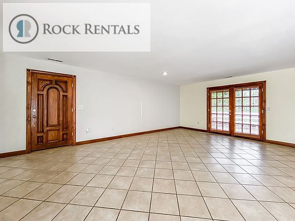 2nd image of 3300 Summerset Dr
