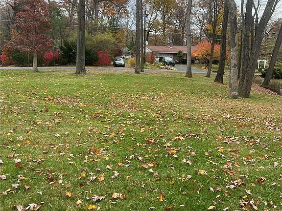 5th image of Deer Path Dr