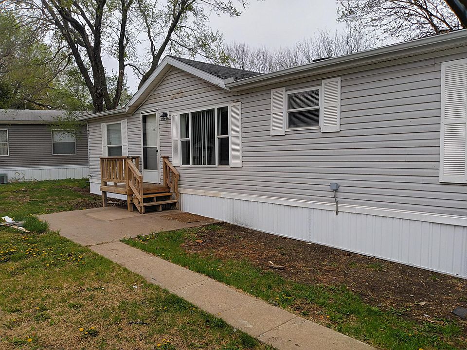1st image of 124 N Karen Ln