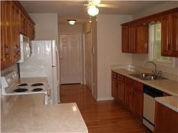 kitchen w/ all appliances
