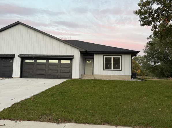 345 Norris Ct, Waterloo, IA 50701