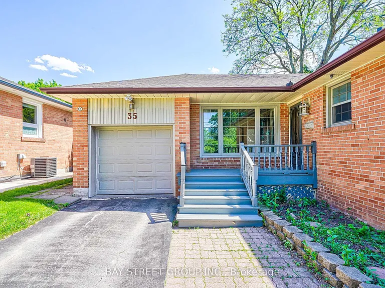 35 Camwood Cres — Photo 4