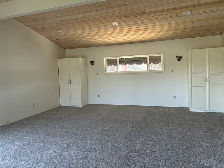 390 Park Ave — Photo 3