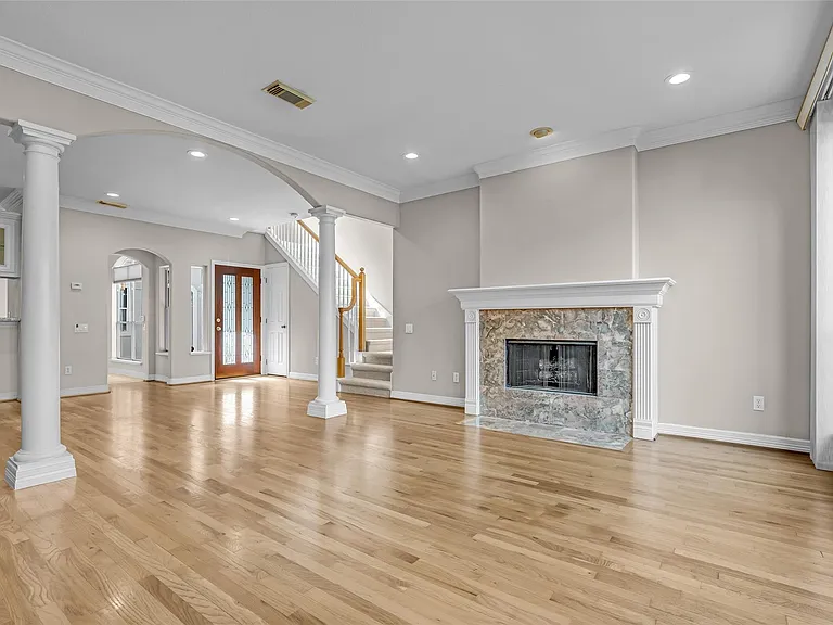 4916 Travis St — Photo 8