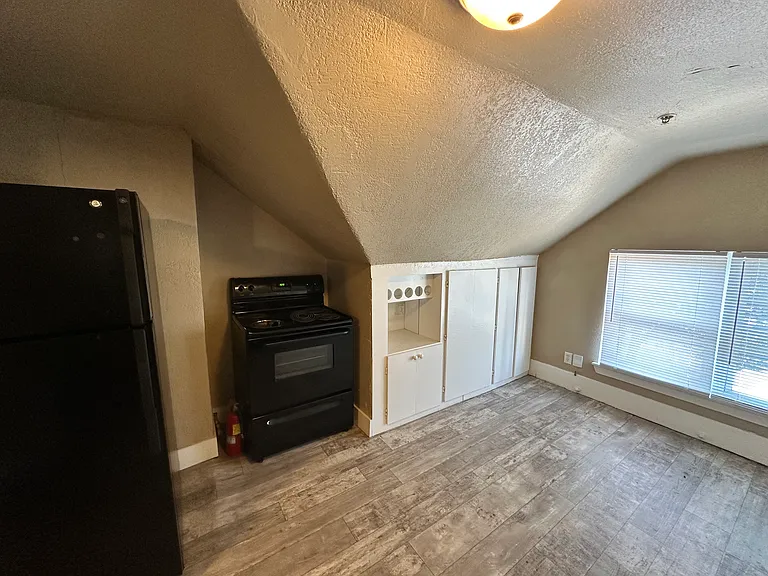 719 Asp Ave #5 — Photo 4