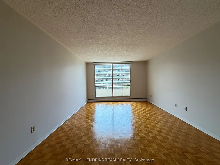 49 Leaside Dr #303 — Photo 6