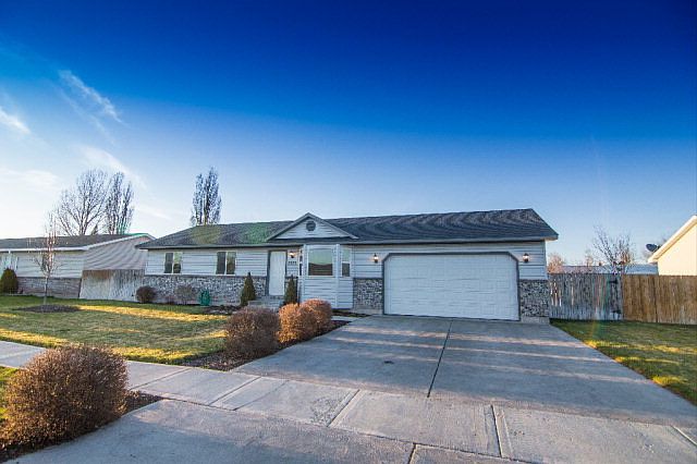 1st image of 3673 E Lorna Ave