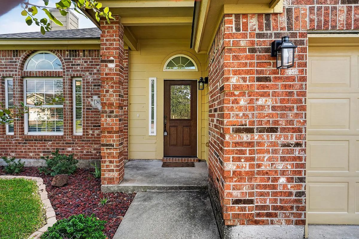 4 bed, 2.0 bath, 1874 sqft, $2,500 — Photo 2