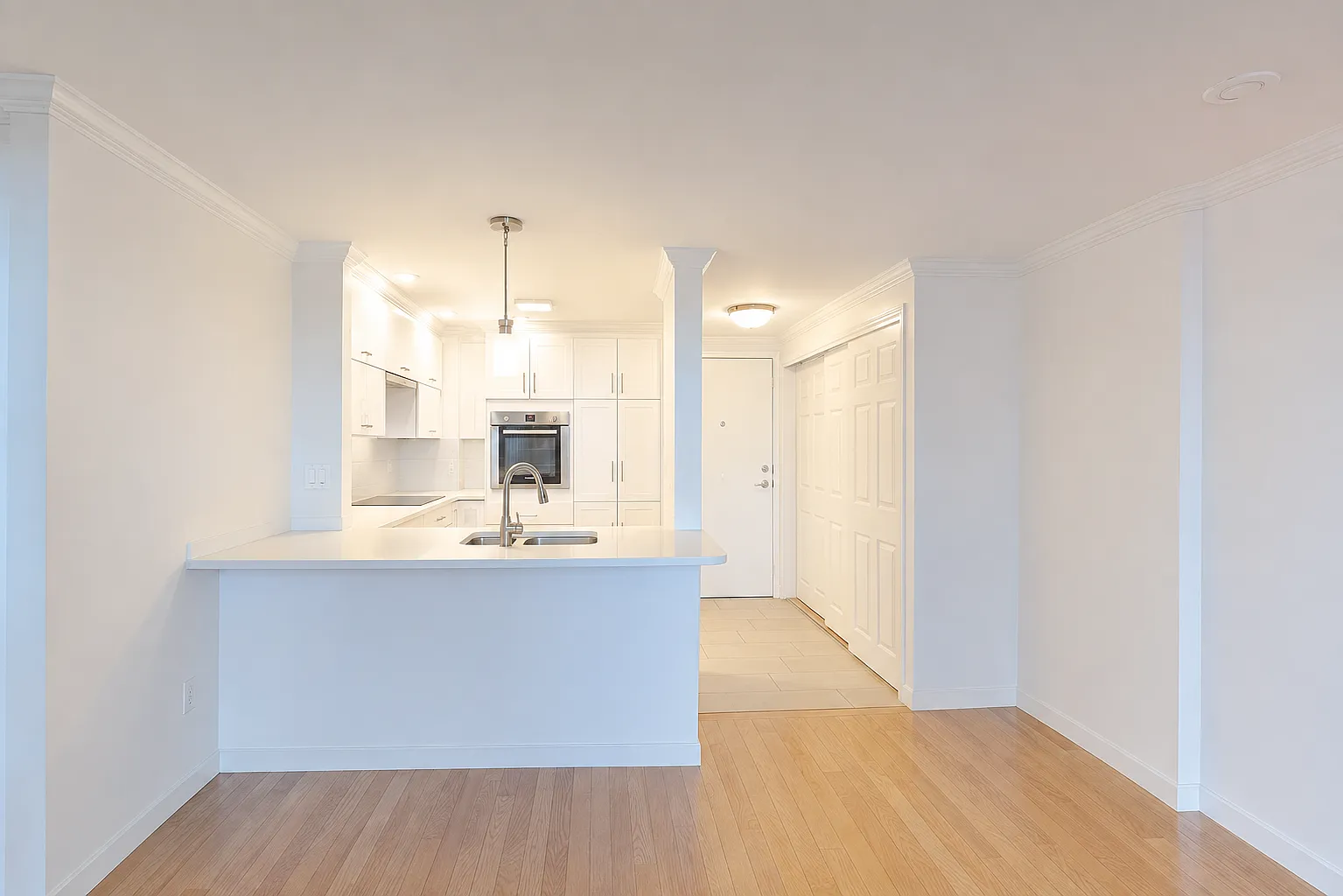 1 bed, 646 sqft, $3,200 — Photo 2