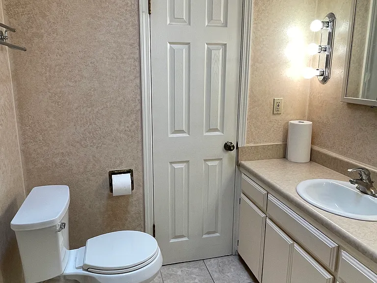Bathroom 2.
