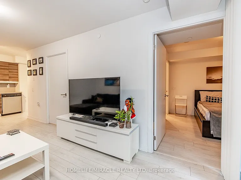 525 Adelaide St W #501 — Photo 12
