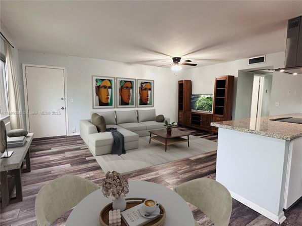 850 SW 133rd Ter APT 318B