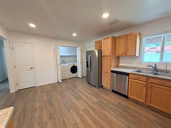 5th image of 2880 Caboose Ave