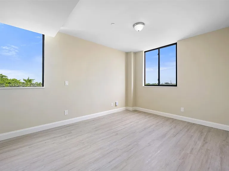 1020 NW 2nd Ave #302 — Photo 15