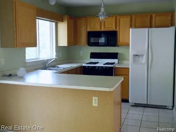 2 bed, 1.5 bath, 1668 sqft, $2,100 — Photo 4