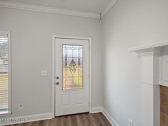 5th image of 220 White Oak Pl