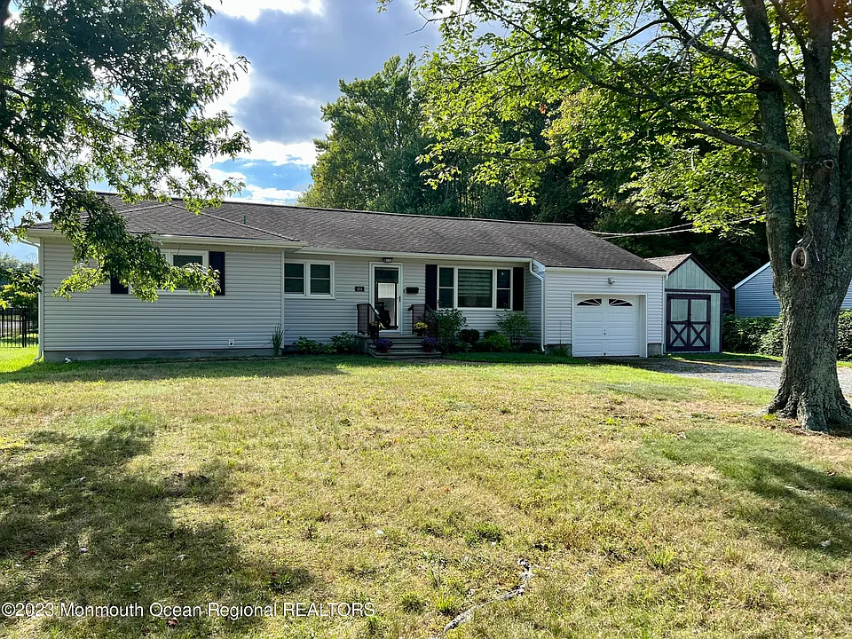 484 Branchport Ave