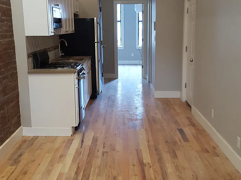 144 Manhattan Ave #3R — Photo 7